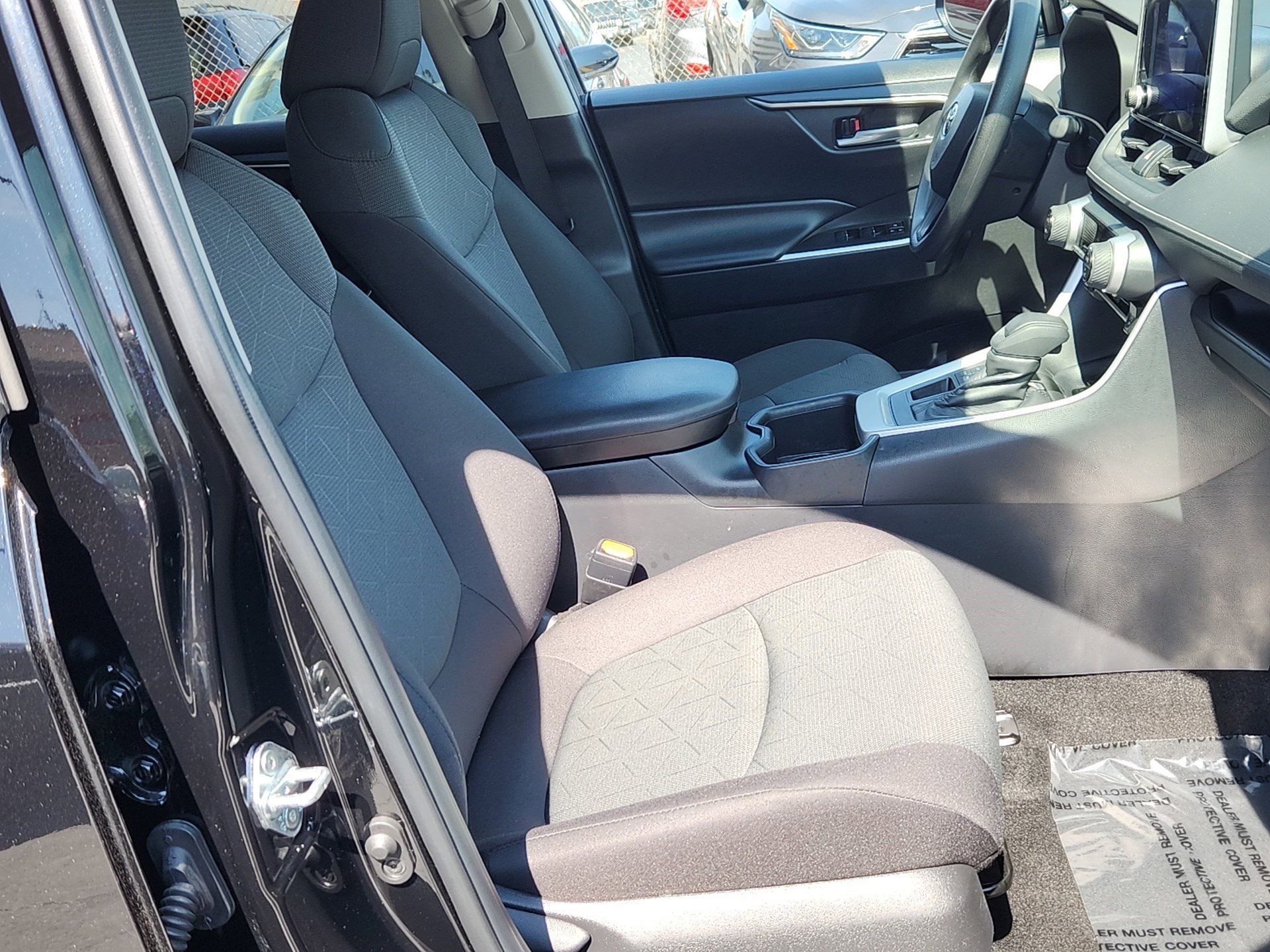 2025 Toyota RAV4 XLE photo 28