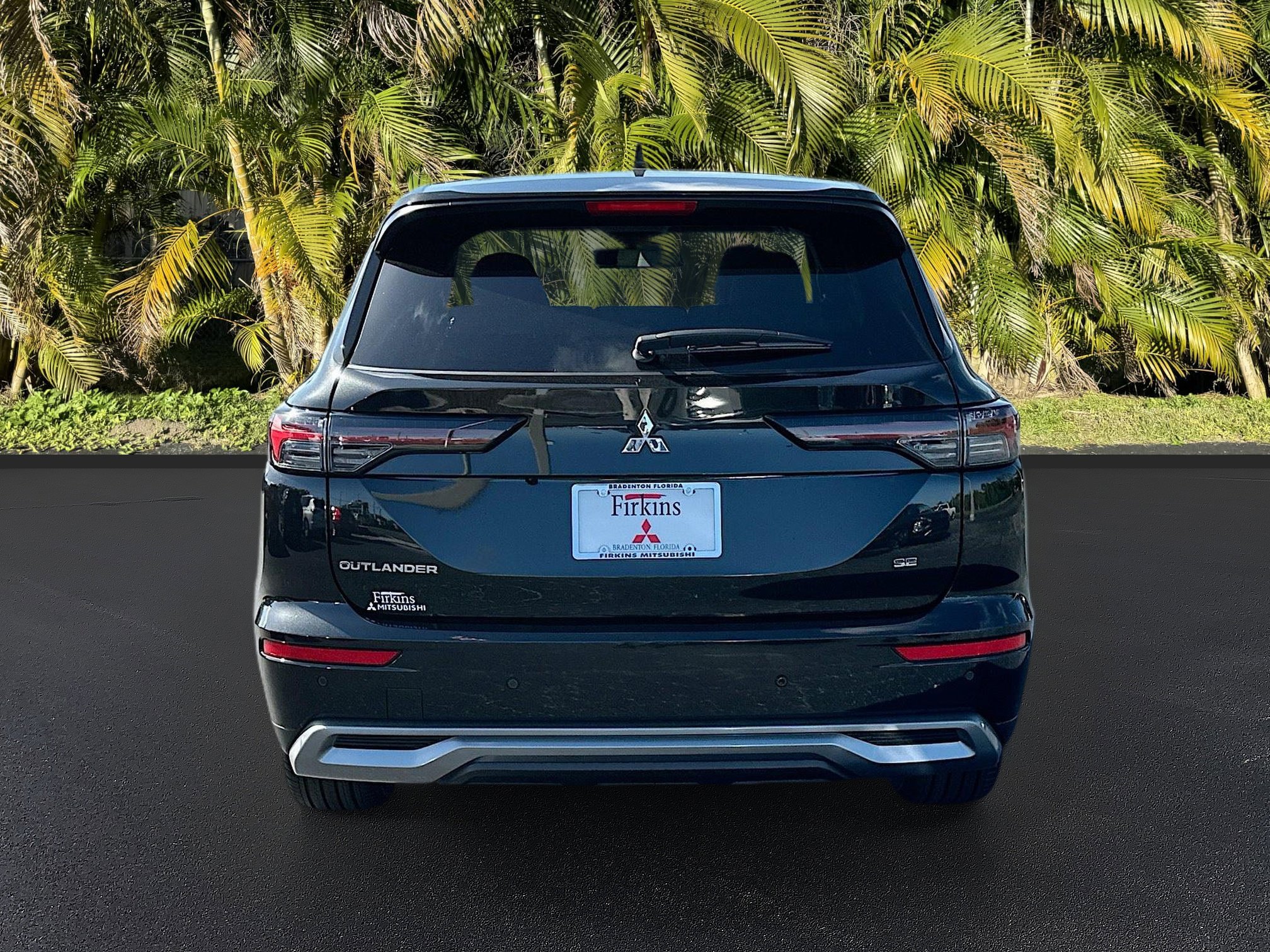 2025 Mitsubishi Outlander SE photo 3