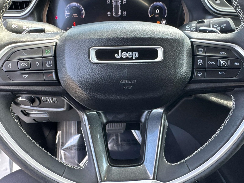 2023 Jeep Grand Cherokee Laredo photo 12