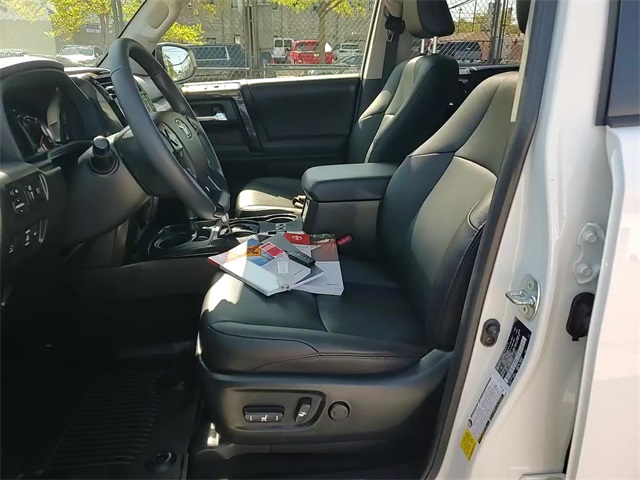 2022 Toyota 4Runner TRD Off-Road Premium photo 10