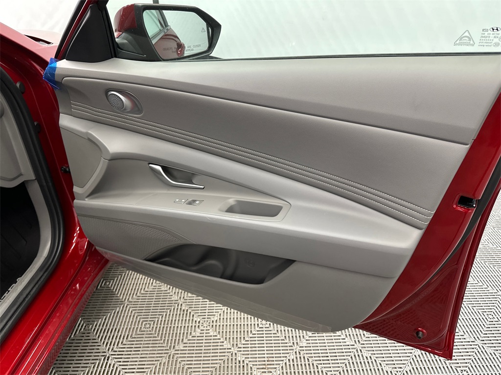2025 Hyundai Elantra SEL Convenience photo 14