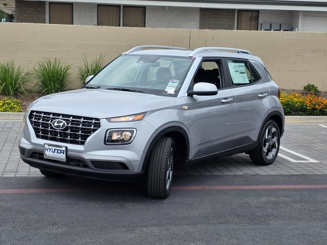 2025 Hyundai Venue SEL photo 4