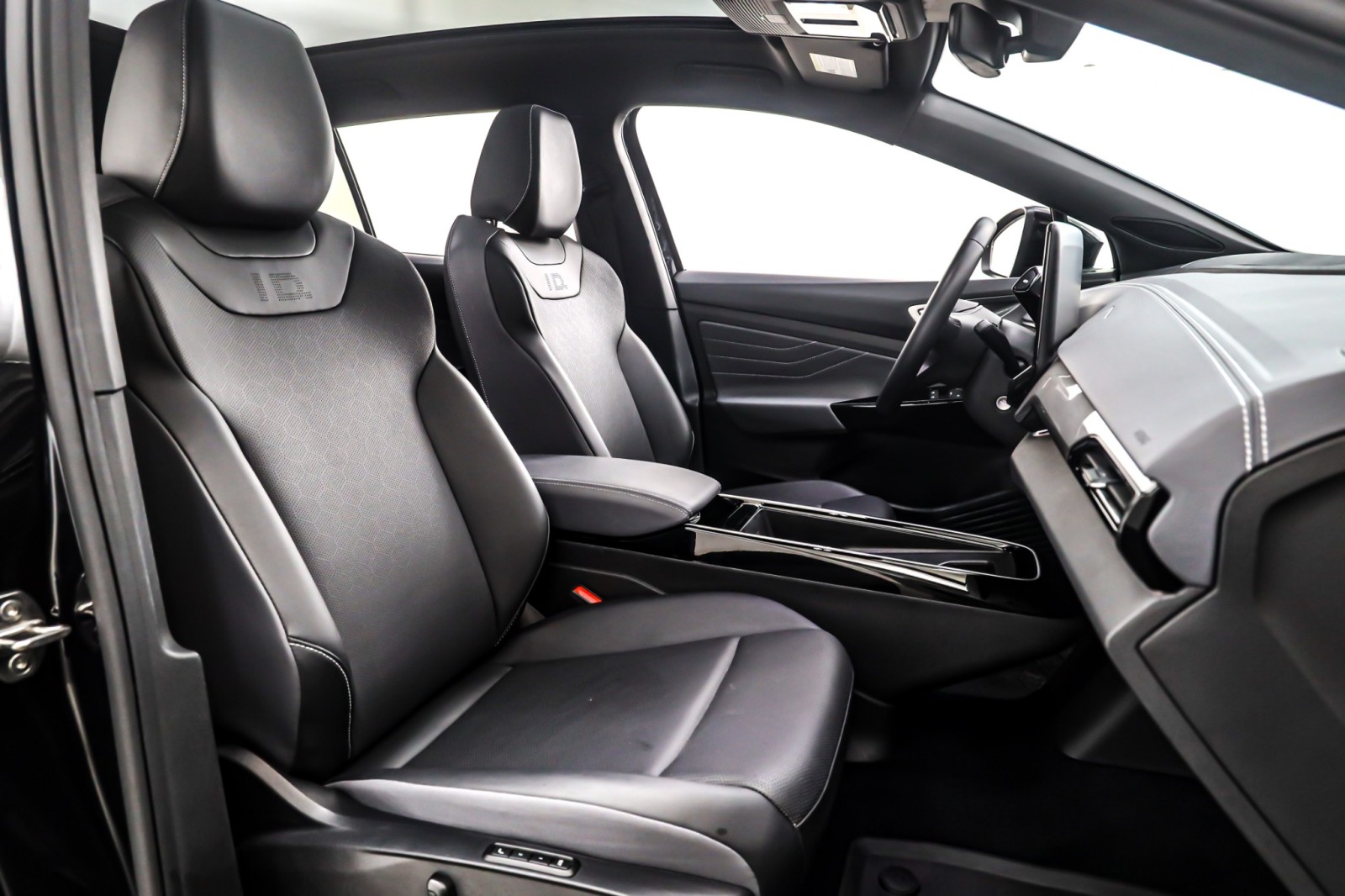 2023 Volkswagen ID.4 Pro S photo 2