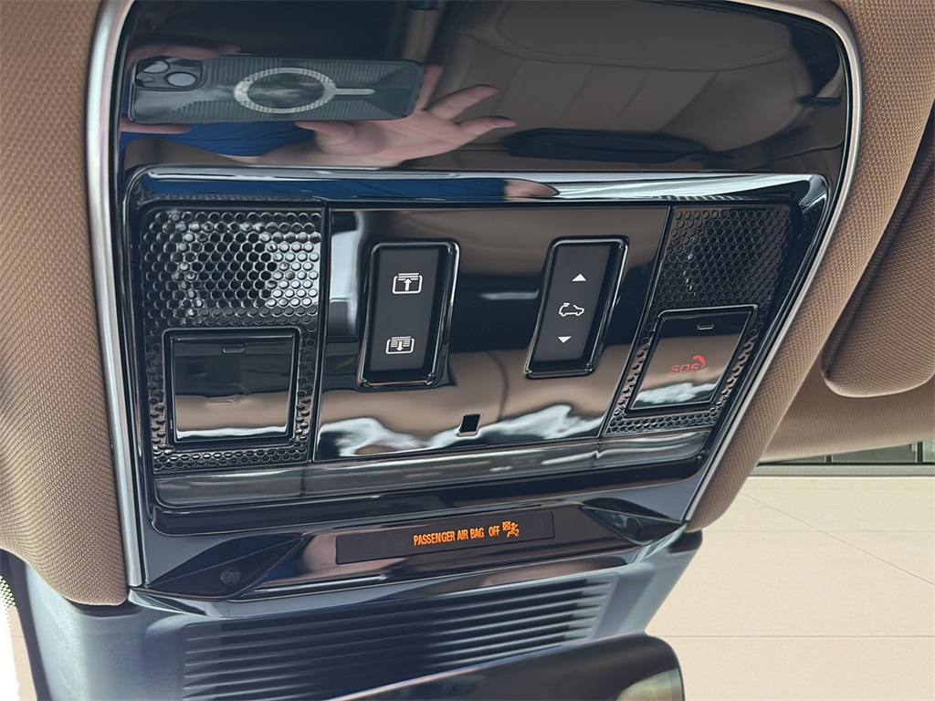 2025 Land Rover Range Rover SE photo 25