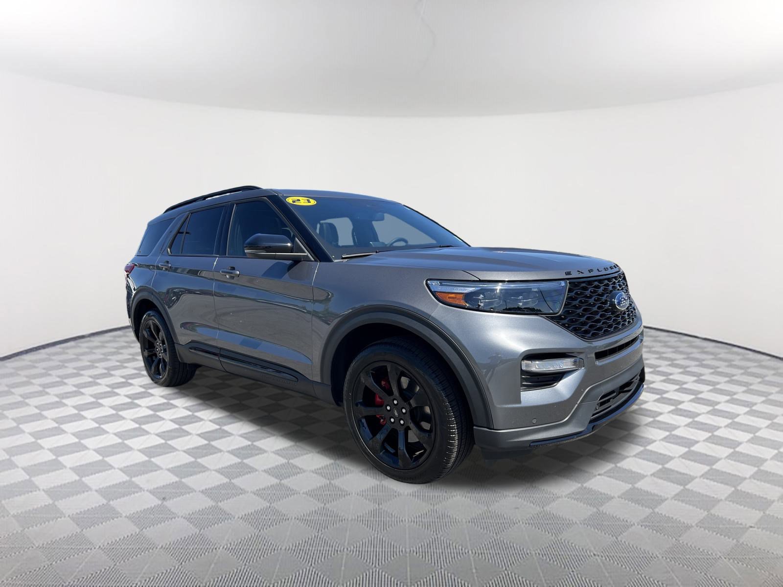 2023 Ford Explorer ST photo 2