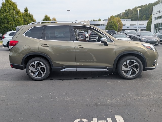 2023 Subaru Forester Touring photo 3