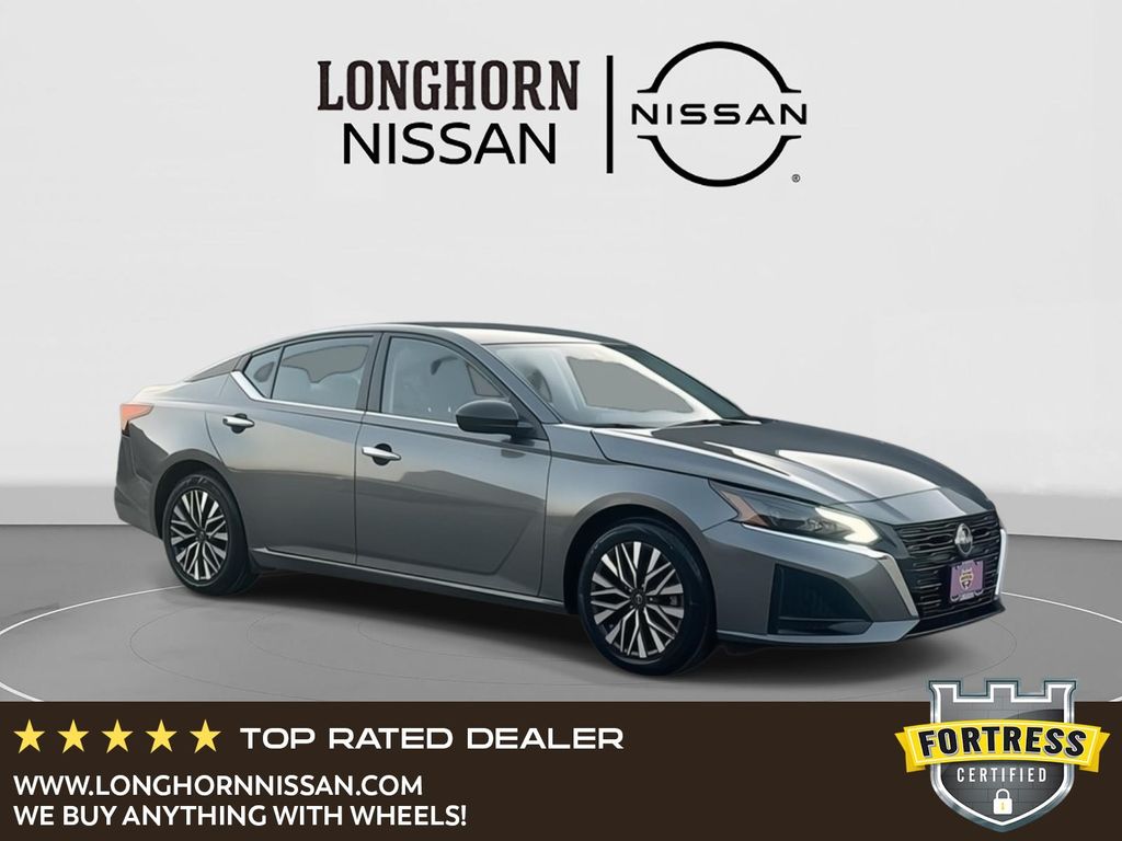 2024 Nissan Altima SV's photo