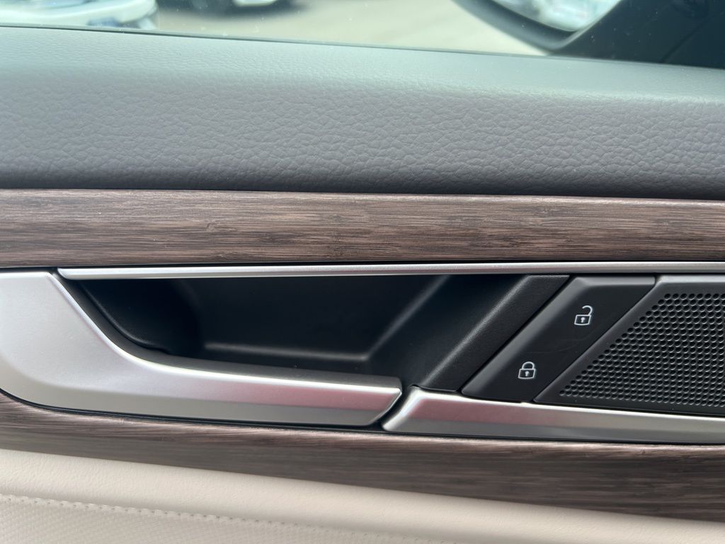 2026 Volkswagen Atlas SEL photo 21