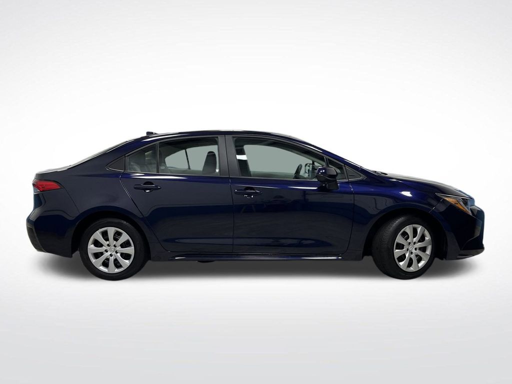 2024 Toyota Corolla LE photo 2