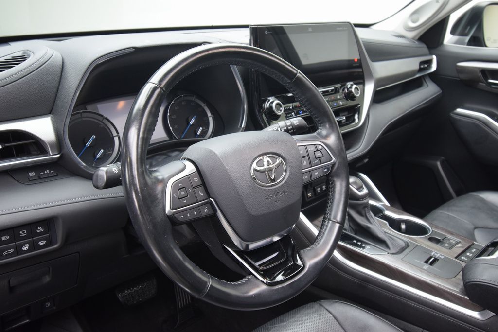 2021 Toyota Highlander Hybrid Platinum photo 11