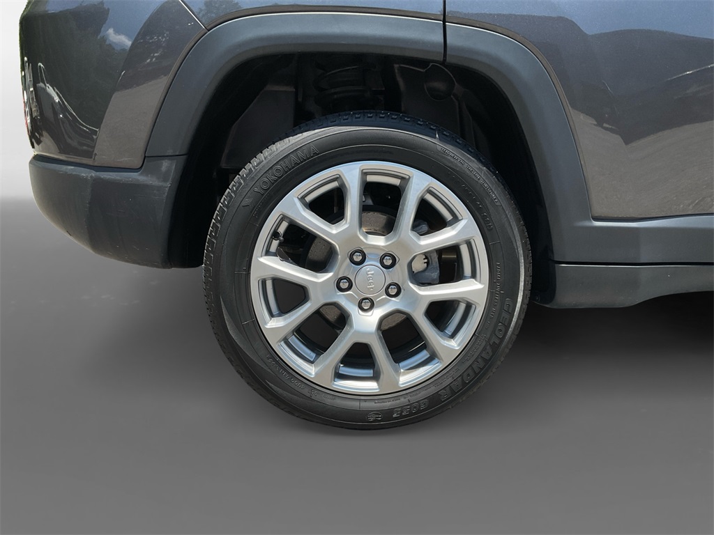 2023 Jeep Compass Latitude Lux photo 15