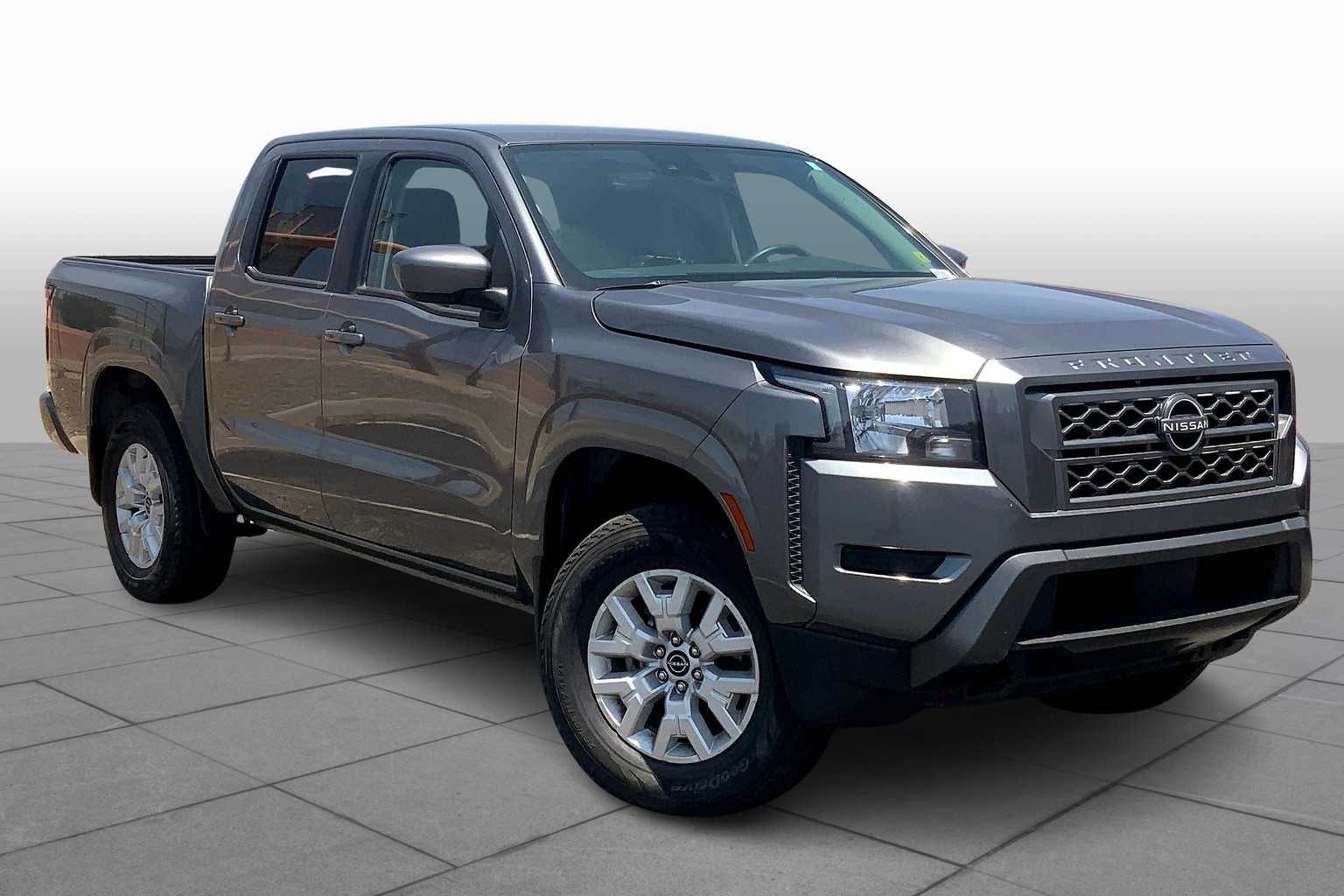 2022 Nissan Frontier SV Crew Cab photo 2