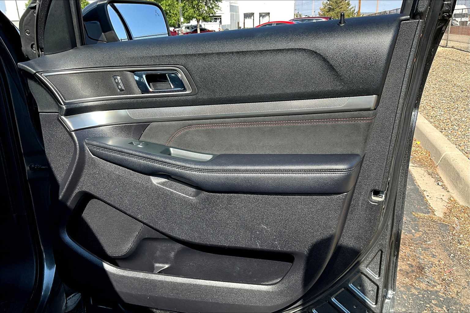 2019 Ford Explorer XLT photo 16