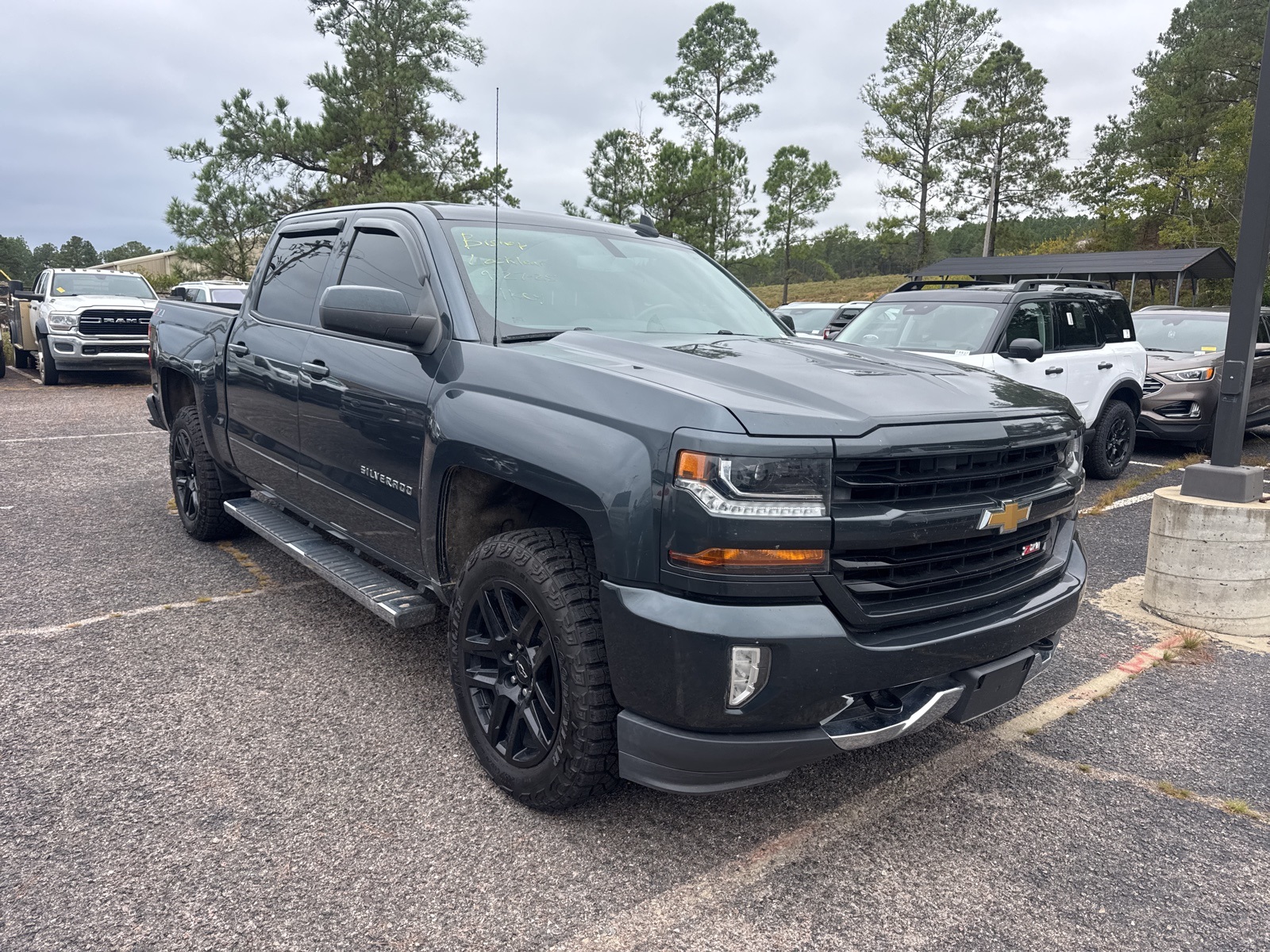 2018 Chevrolet Silverado 1500 LT photo 2