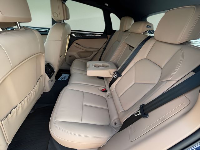 2024 Porsche Macan Base photo 2