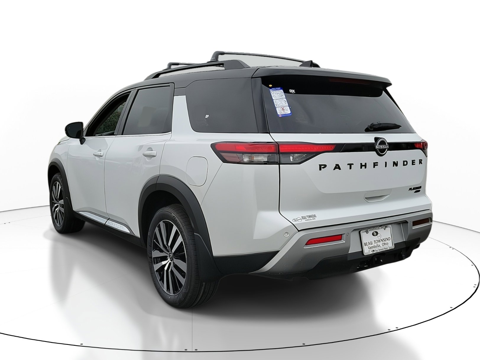 2025 Nissan Pathfinder Platinum photo 2