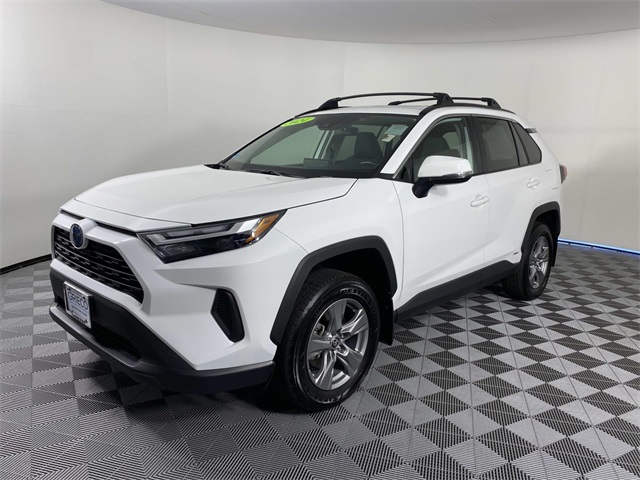 2024 Toyota RAV4 Hybrid XLE photo 2