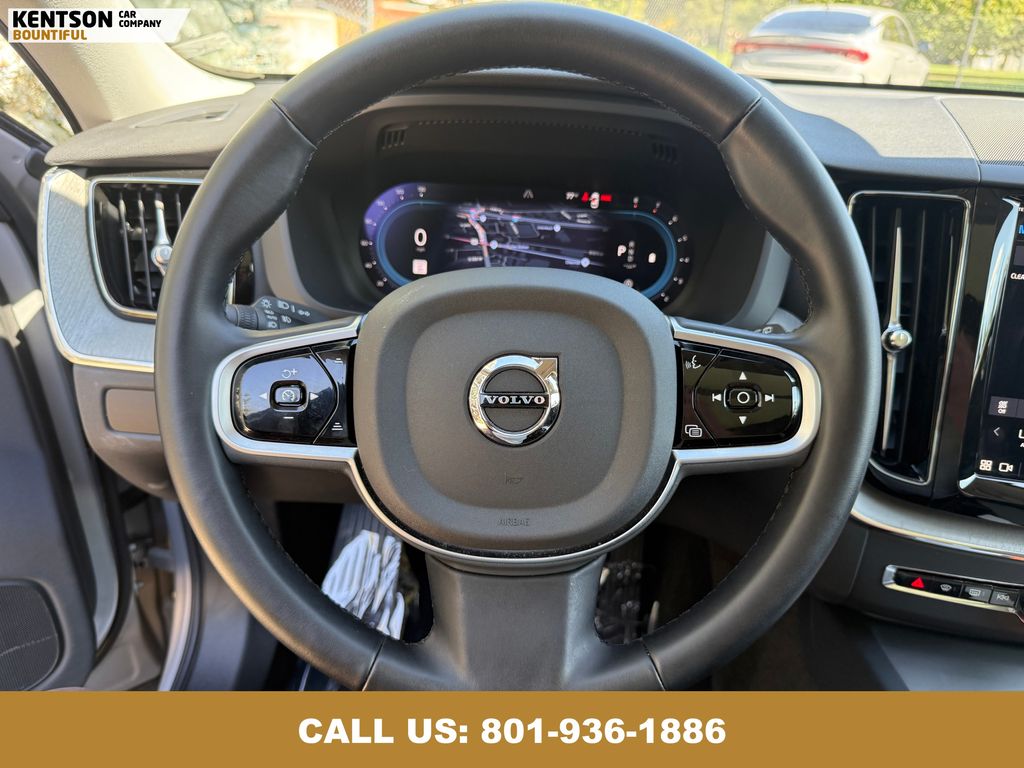 2025 Volvo XC60 B5 Plus photo 16