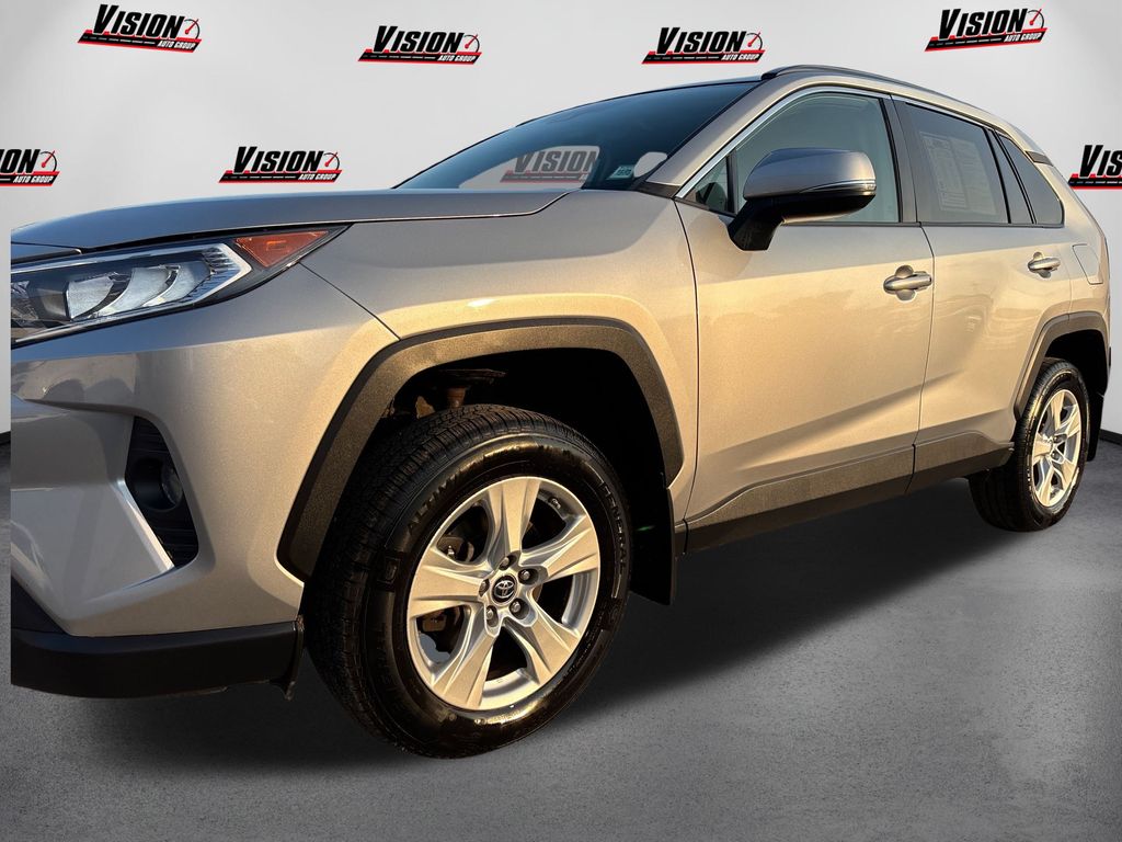 2019 Toyota RAV4 XLE photo 12