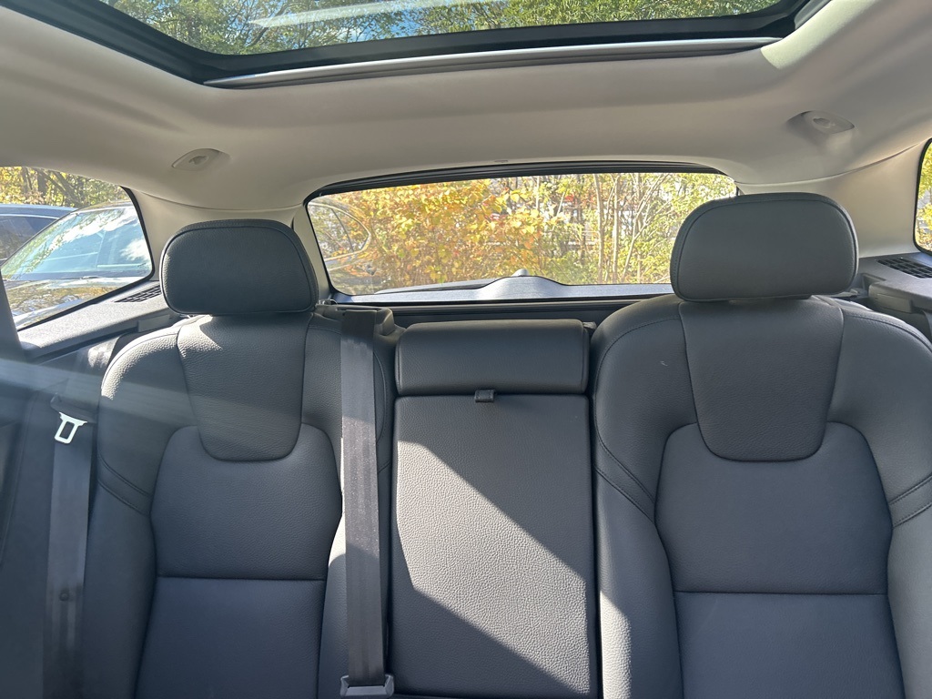 2023 Volvo XC60 B5 Plus photo 4