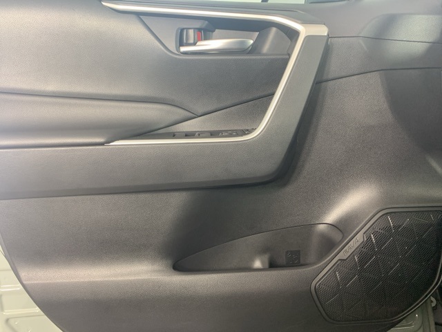 2021 Toyota RAV4 Hybrid XLE photo 21