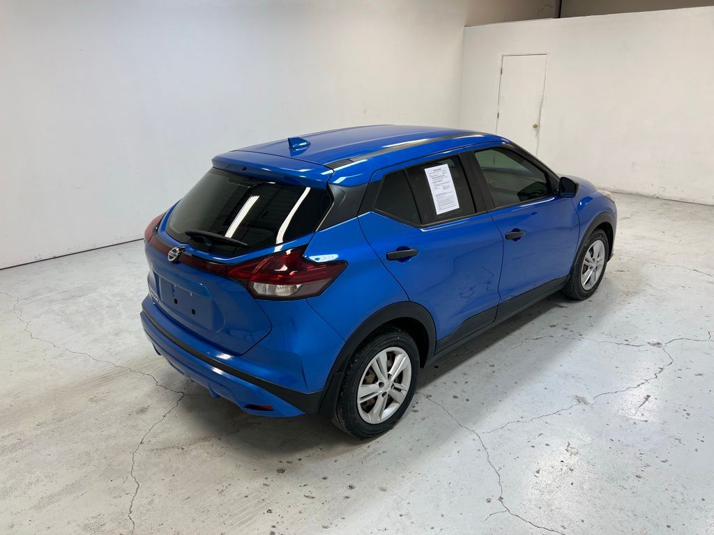 2021 Nissan Kicks S photo 2