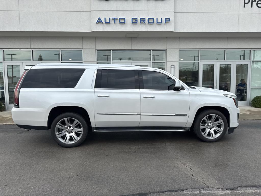 2016 Cadillac Escalade ESV Luxury photo 2