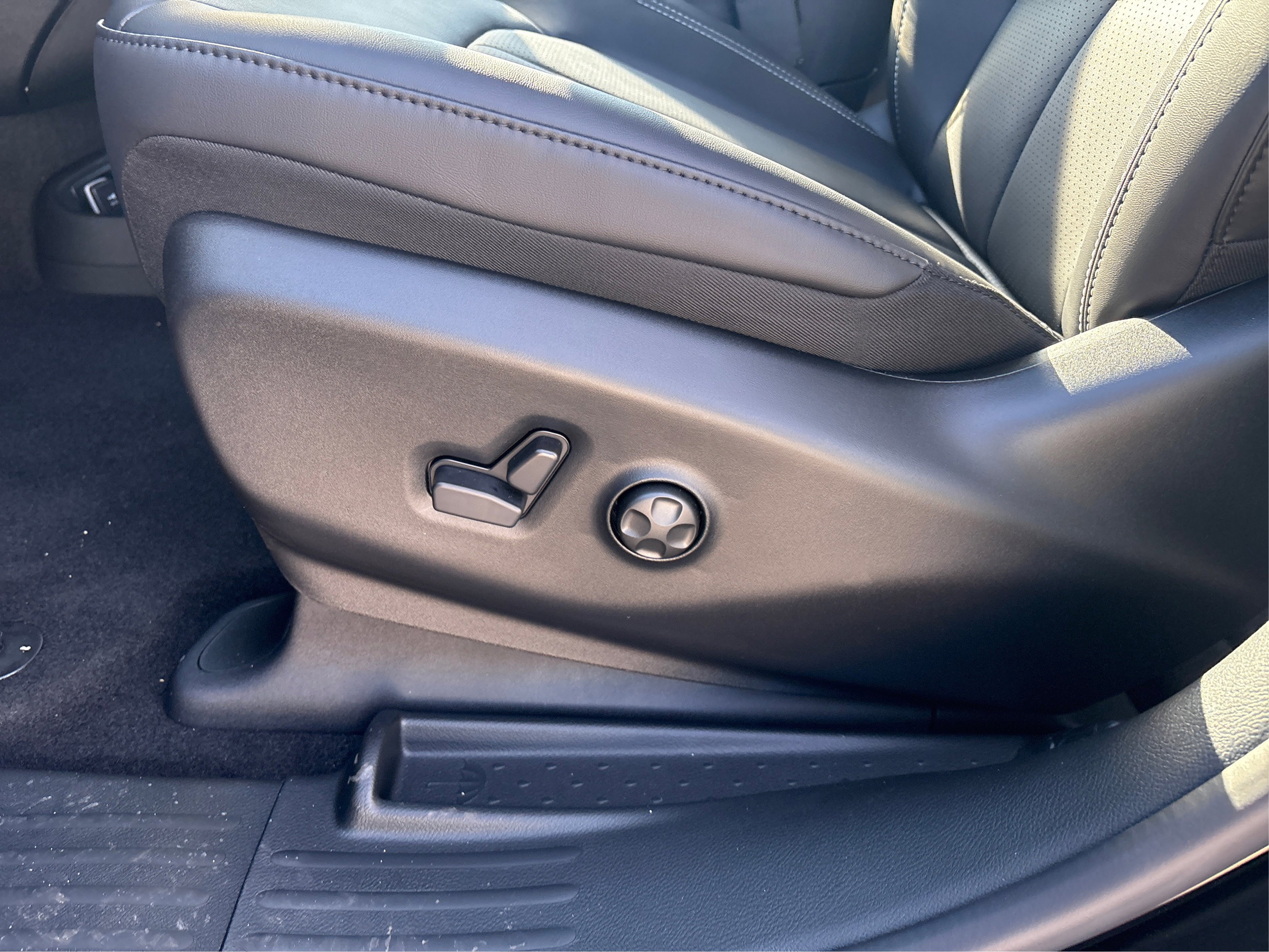 2026 Chrysler Pacifica photo 16
