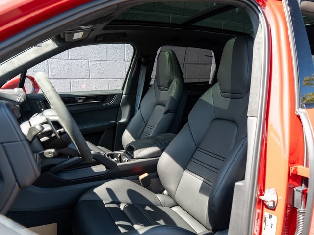 2026 Porsche Cayenne GTS photo 5