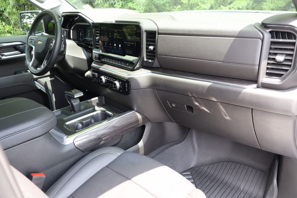 2024 Chevrolet Silverado 1500 LTZ photo 35