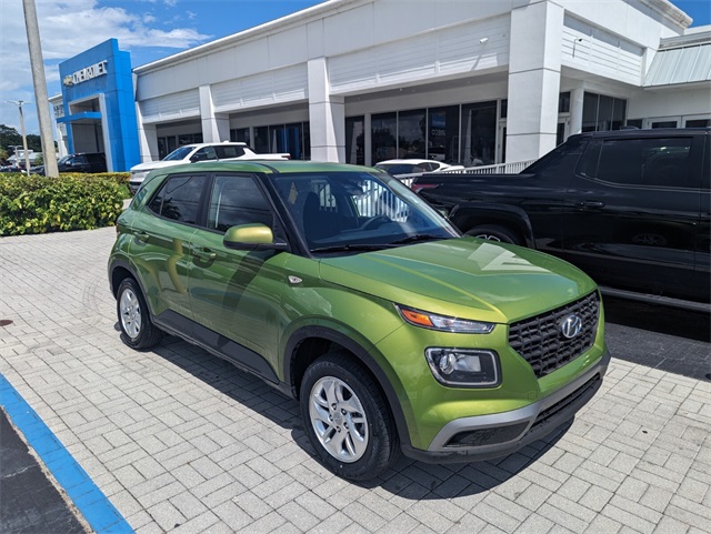 2024 Hyundai Venue SE photo 2