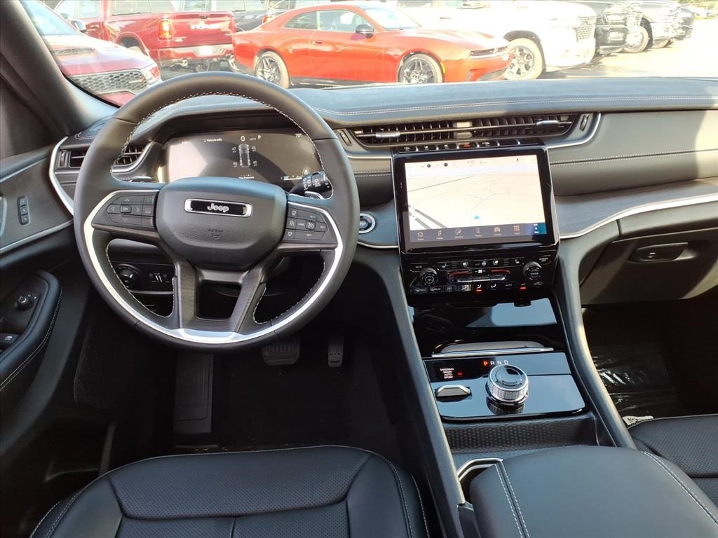 2025 Jeep Grand Cherokee Limited photo 10
