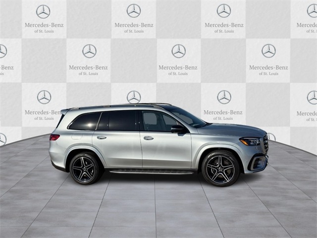 2026 Mercedes Benz GLS 450 4MATIC photo 2