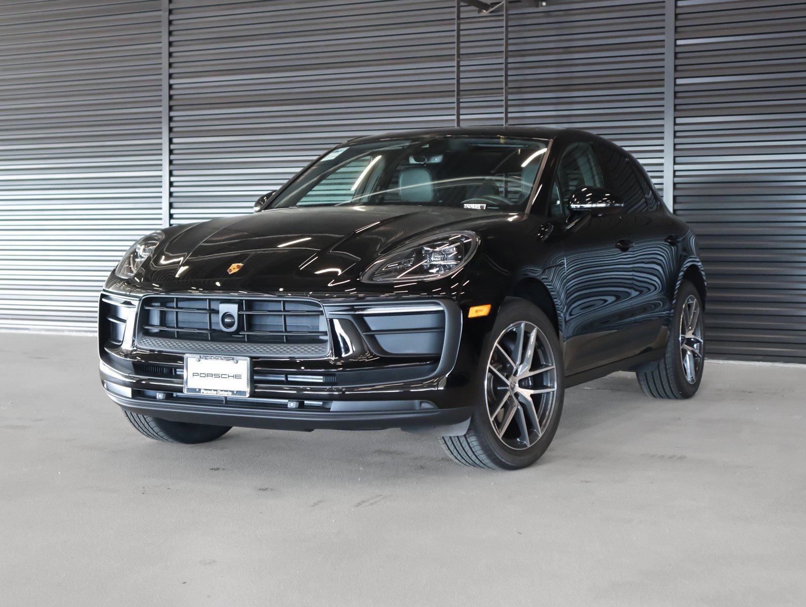 2025 Porsche Macan's photo