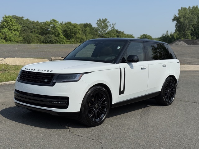 2025 Land Rover Range Rover SE's photo
