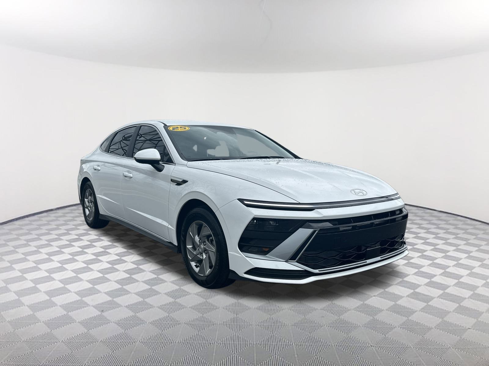 2025 Hyundai Sonata SE photo 2