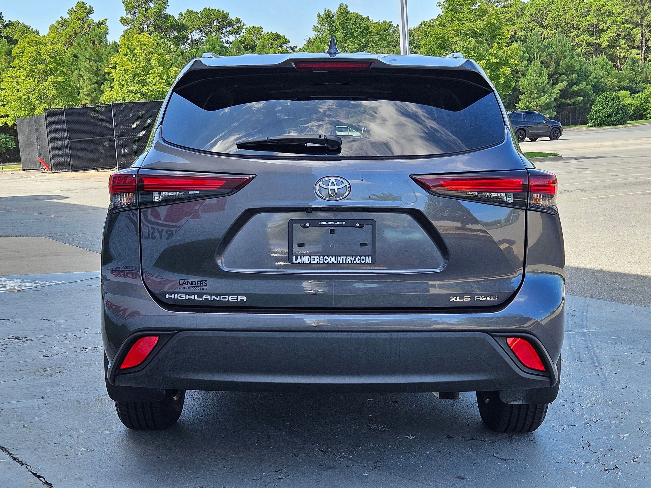 2024 Toyota Highlander XLE photo 6