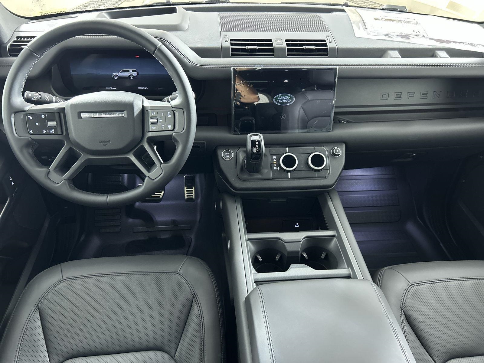 2025 Land Rover Defender 130 X-Dynamic SE photo 10