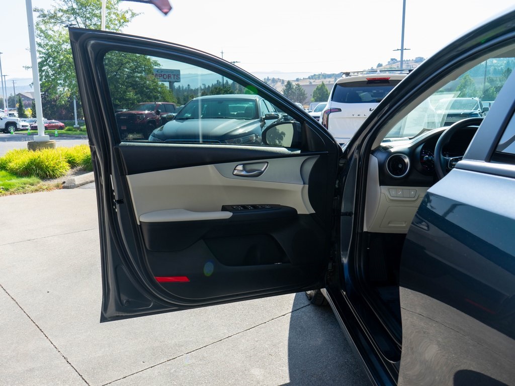 2023 Kia Forte LXS photo 14