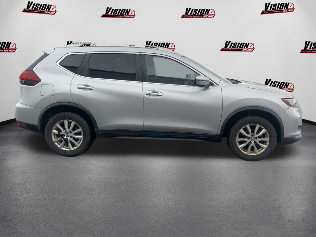 2019 Nissan Rogue SV photo 4