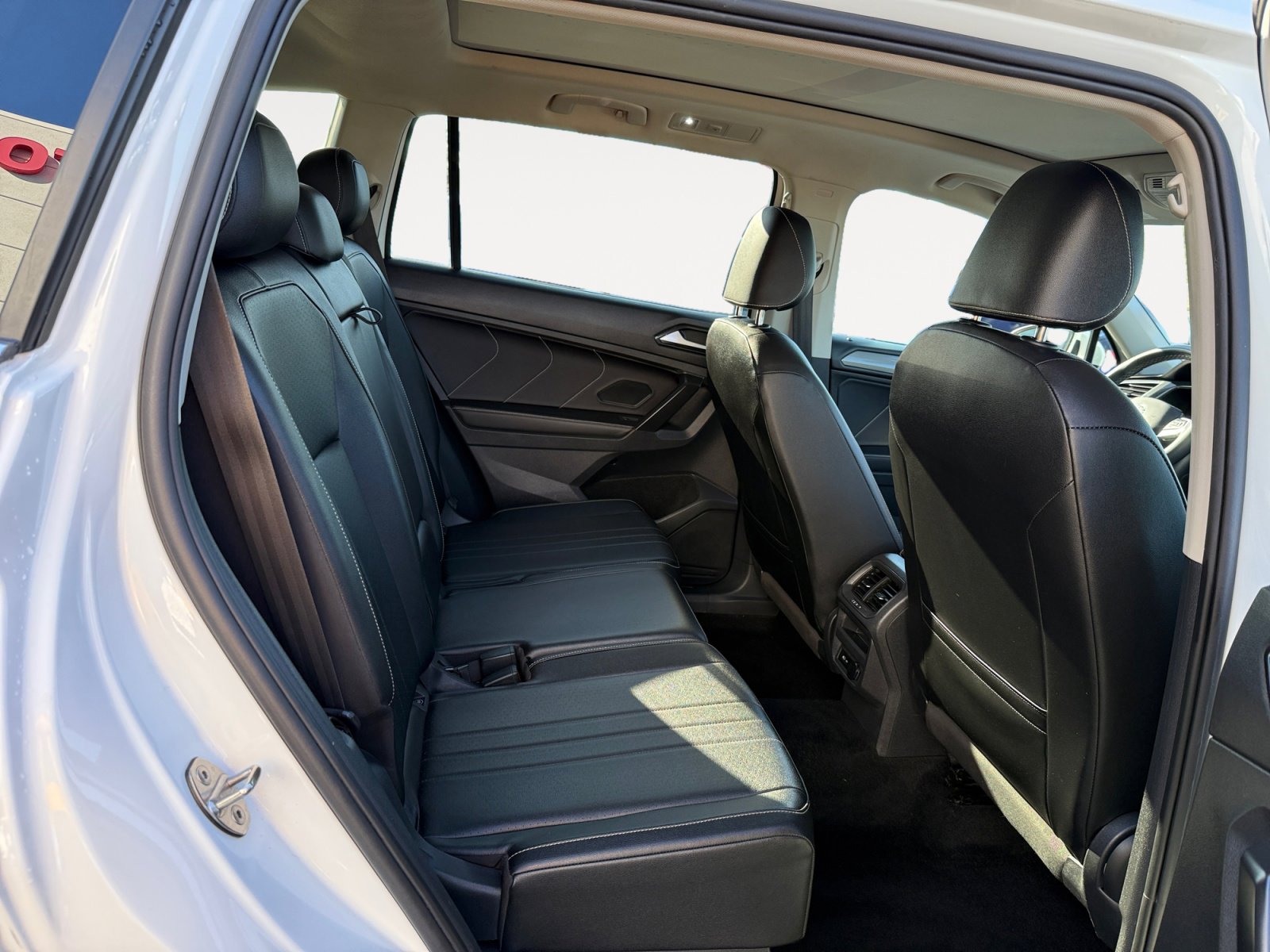 2022 Volkswagen Tiguan SE photo 18