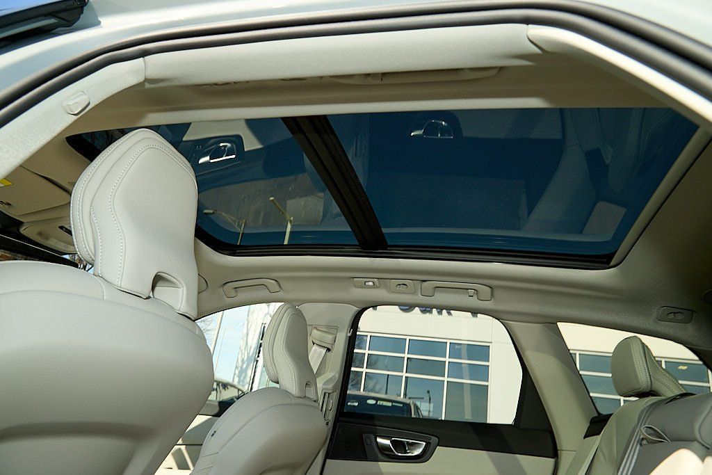 2026 VOLVO XC60 - Image 21