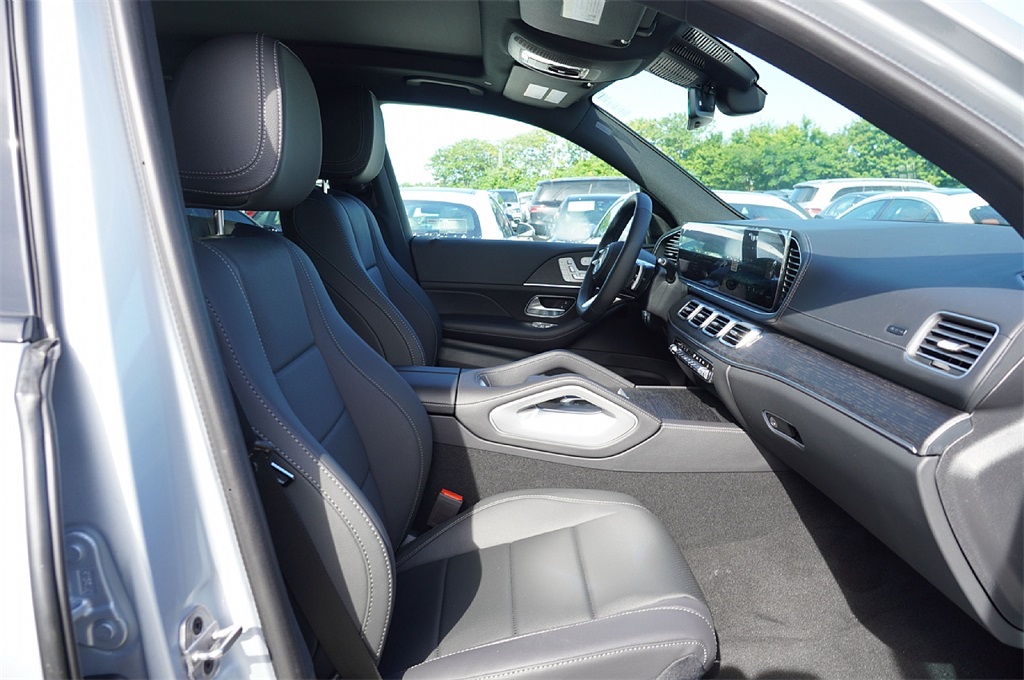 2026 Mercedes Benz GLS 450 4MATIC photo 10