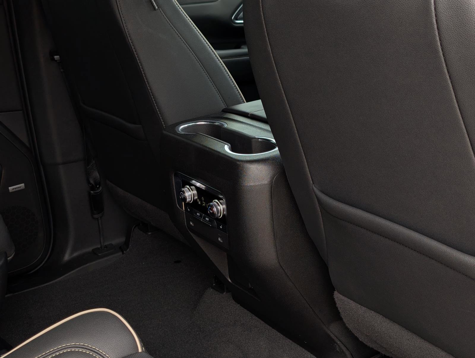 2022 Gmc Yukon SLT photo 38
