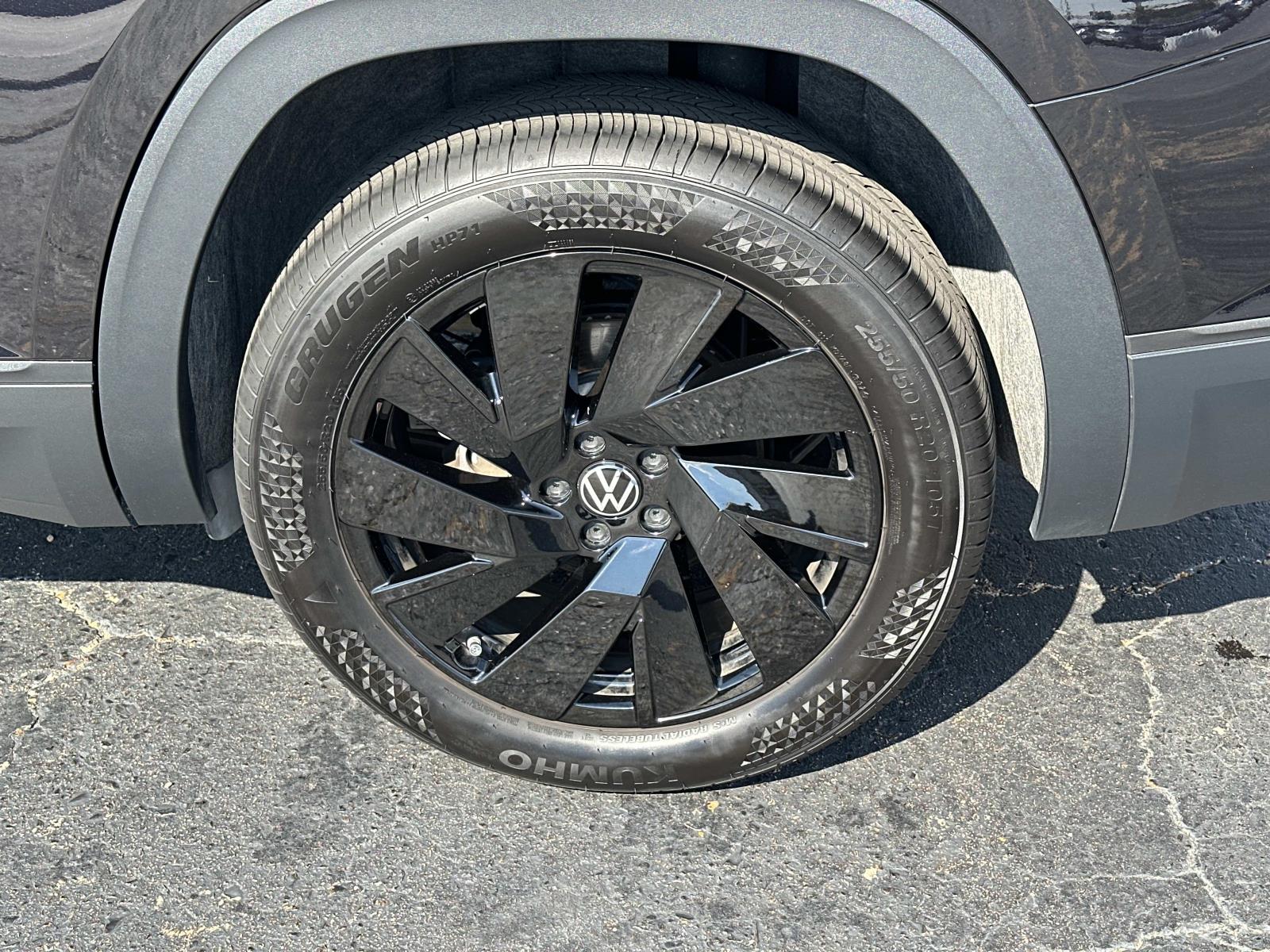 2025 Volkswagen Atlas SE Technology photo 6