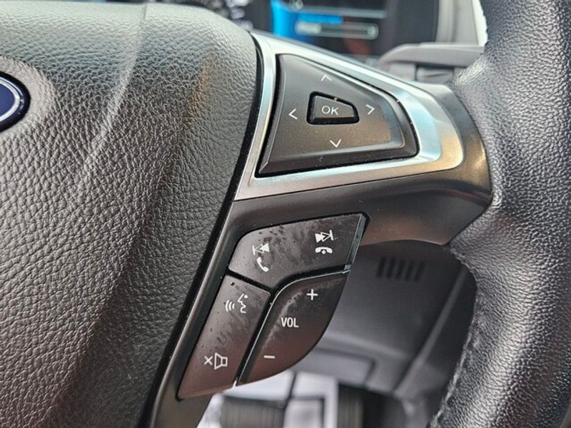 2023 Ford Edge SEL photo 23