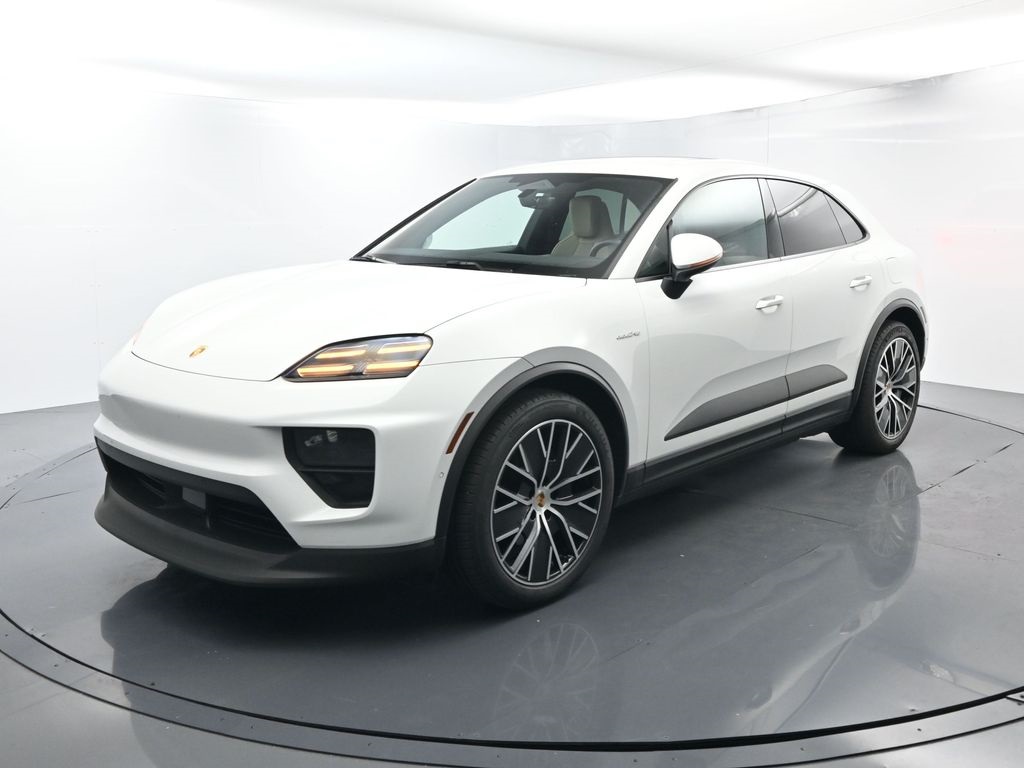 2025 Porsche Macan Base's photo