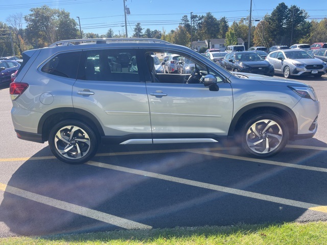 2023 Subaru Forester Touring photo 3