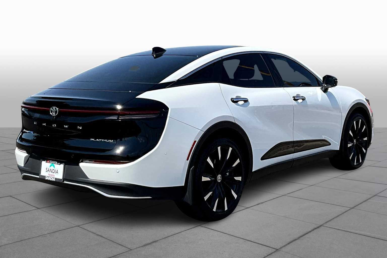 2025 Toyota Crown Platinum photo 11