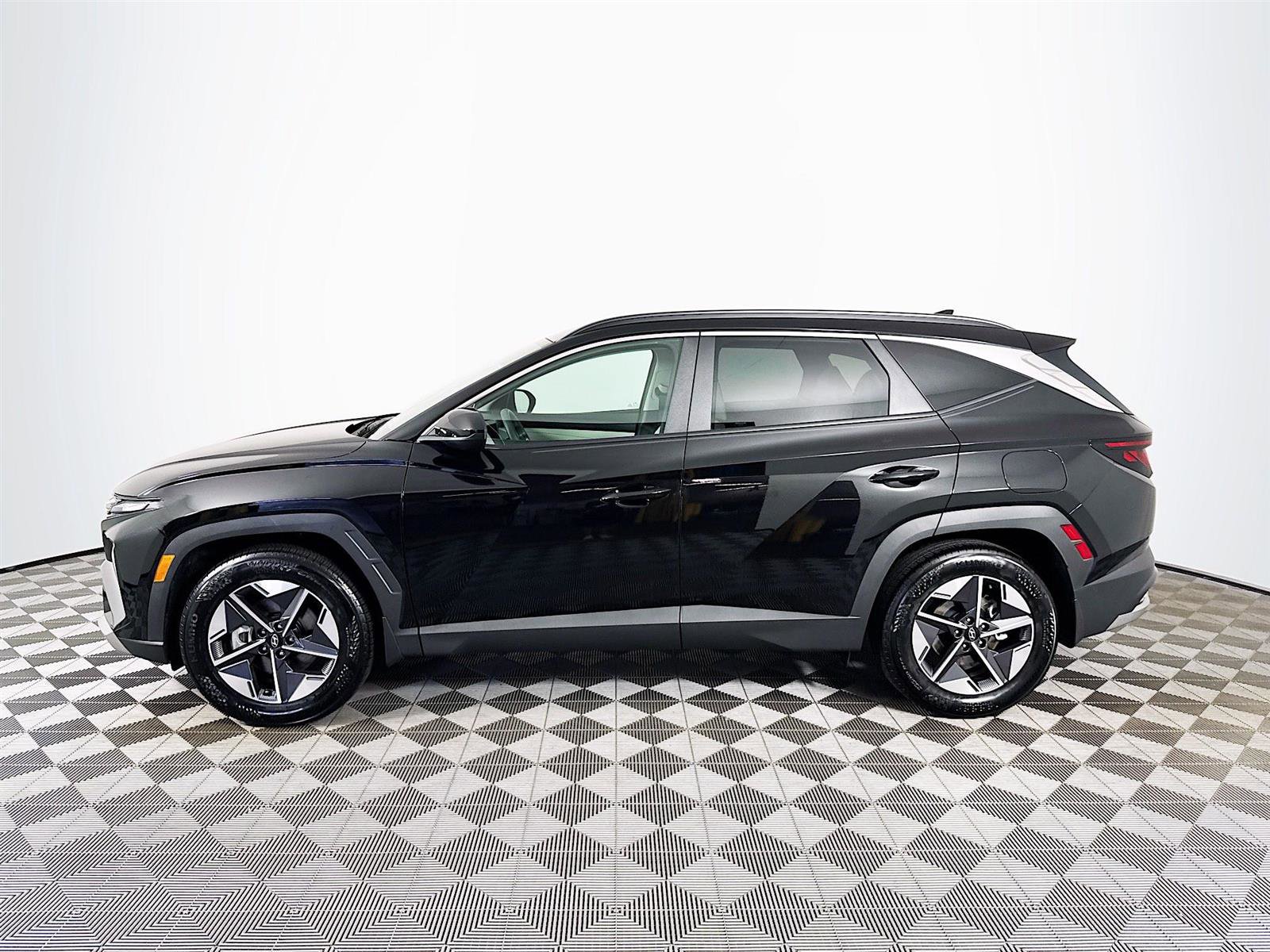 2025 Hyundai Tucson SEL photo 3
